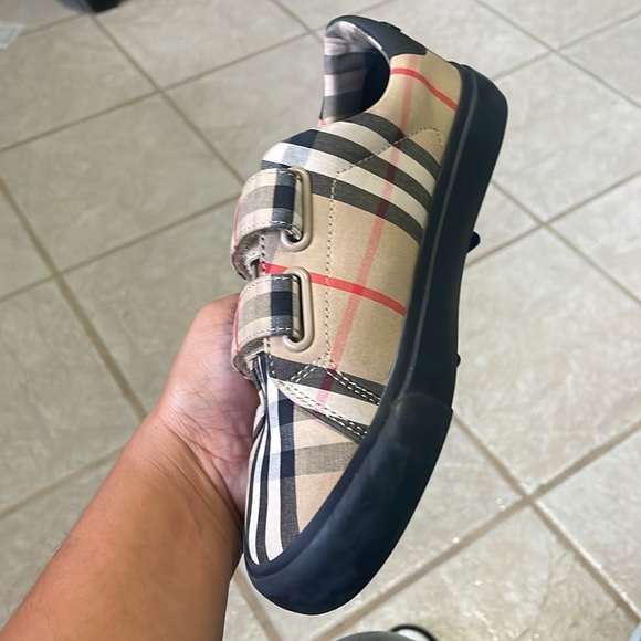 Burberry shoes - Picture 3 of 6